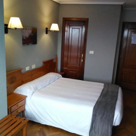 Albergue Hostal Sao Telmo Tui Exteriör bild