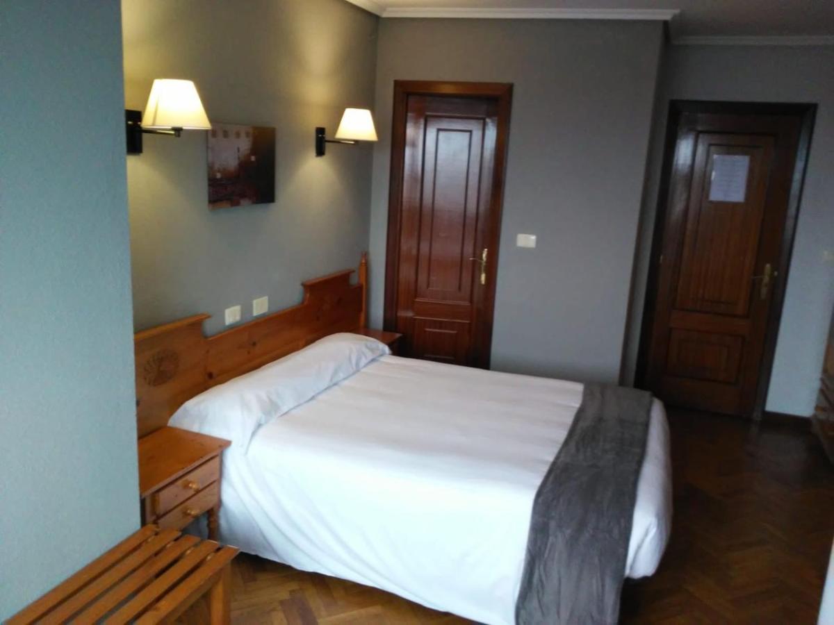 Albergue Hostal Sao Telmo Tui Exteriör bild