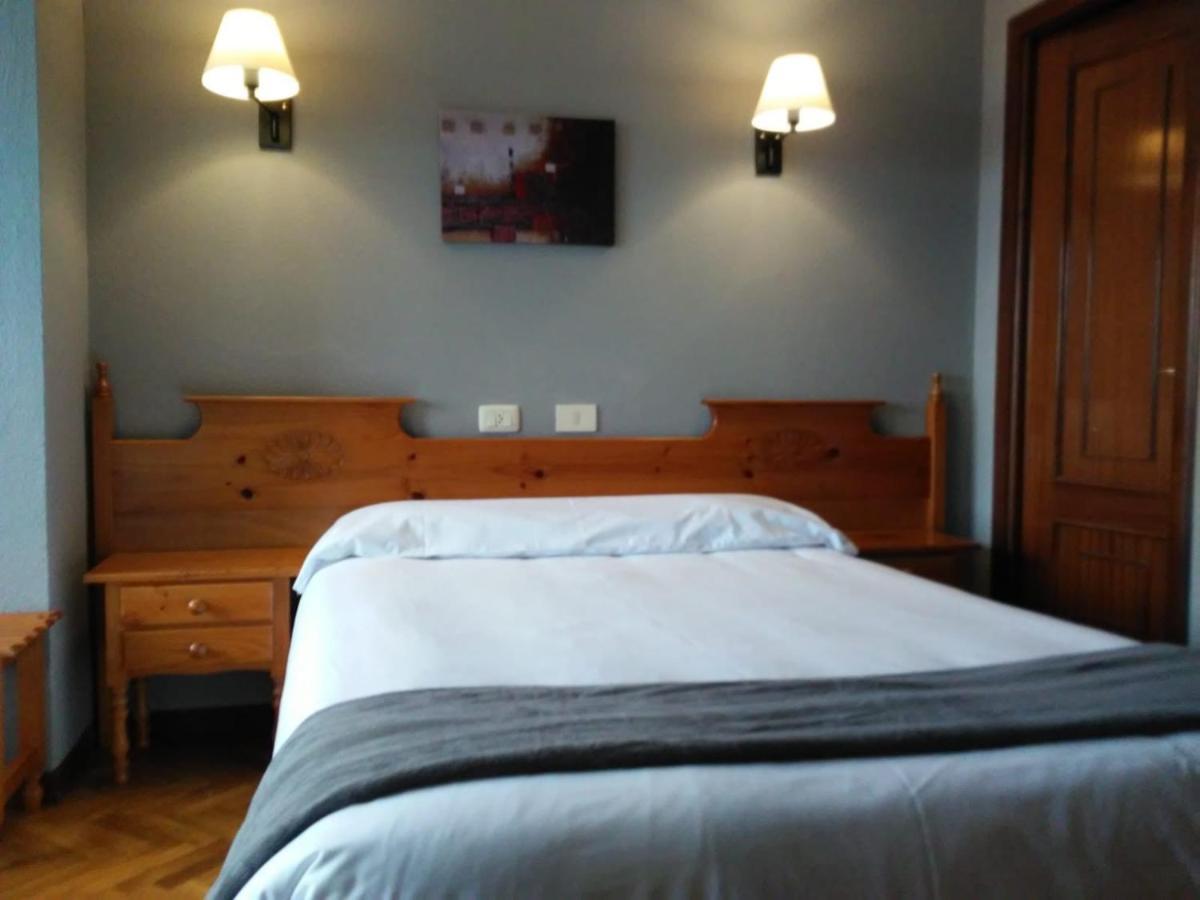 Albergue Hostal Sao Telmo Tui Exteriör bild