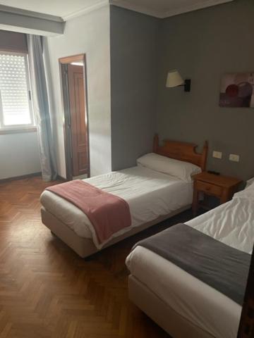 Albergue Hostal Sao Telmo Tui Exteriör bild